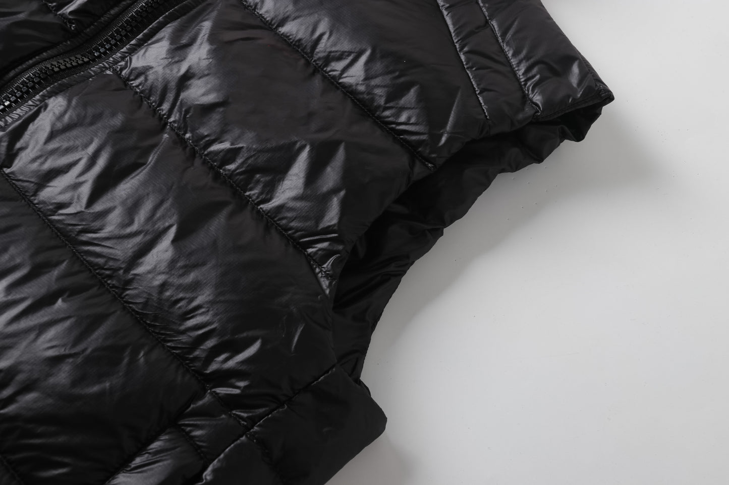CROFTON VEST - BLACK BADGE