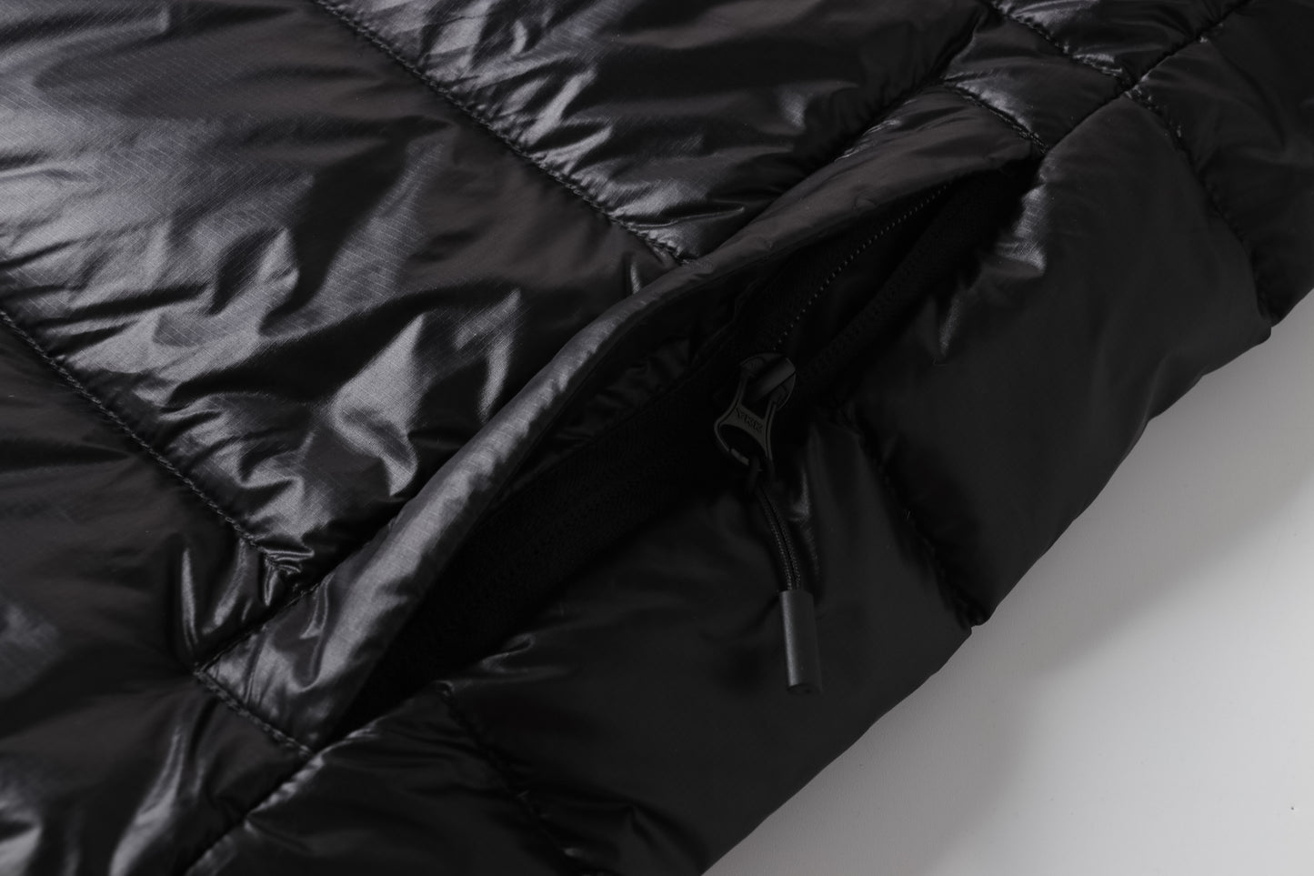 CROFTON VEST - BLACK BADGE