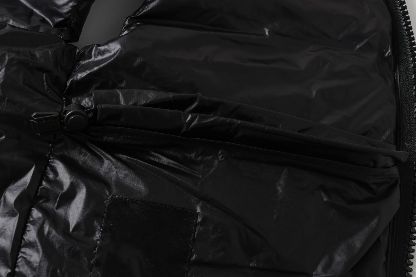 CROFTON VEST - BLACK BADGE